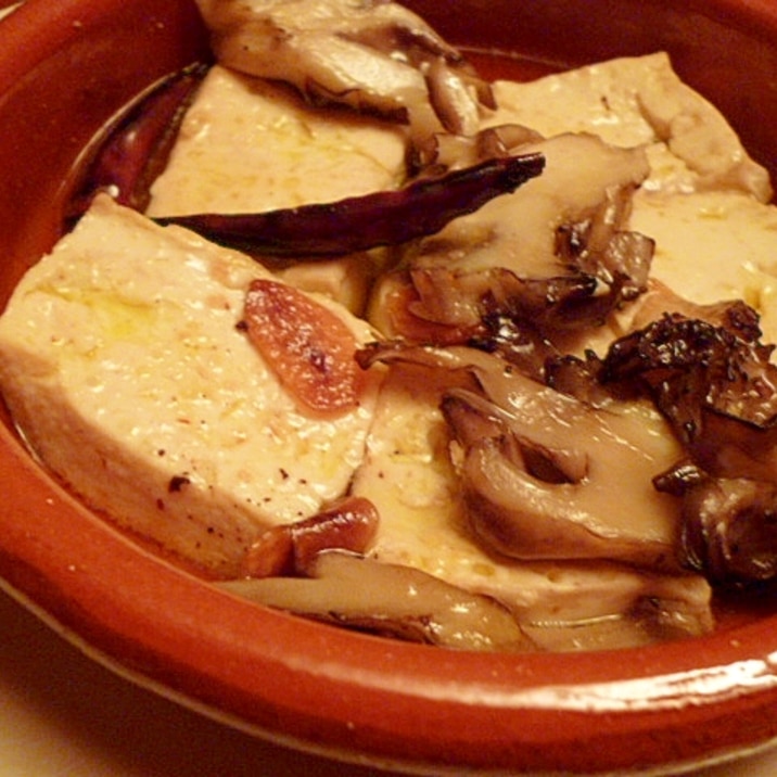 豆腐と舞茸のアヒージョ(スペイン風オイル煮)